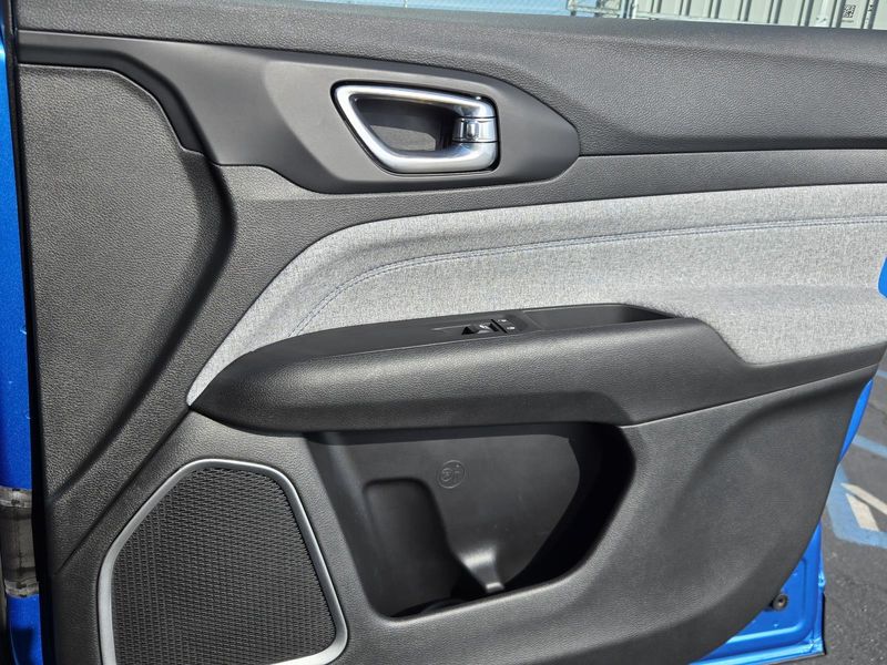 Used 2025 Jeep Compass Latitude 4x4