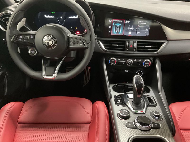 New 2026 Alfa Romeo Giulia AwdImage 13