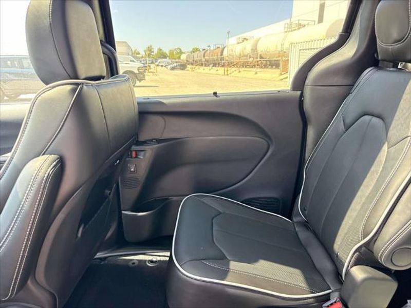 New 2027 Chrysler Pacifica Limited Awd