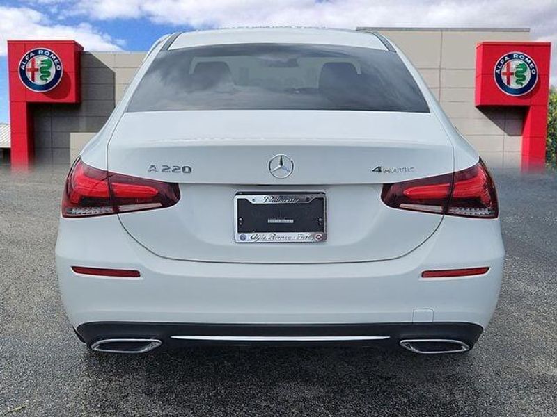 2021 Mercedes Benz A 220 4MATIC photo 6