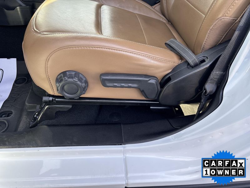 Used 2022 Jeep Gladiator OverlandImage 21