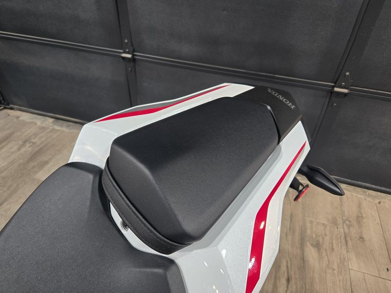 New 2026 Honda CBR1000RR PEARL WHITE Image 12
