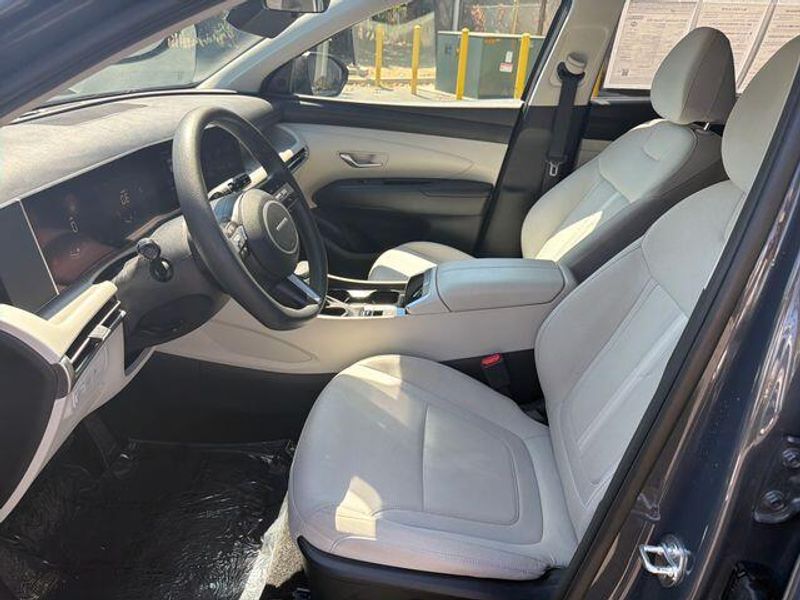 Used 2025 Hyundai Tucson SELImage 9