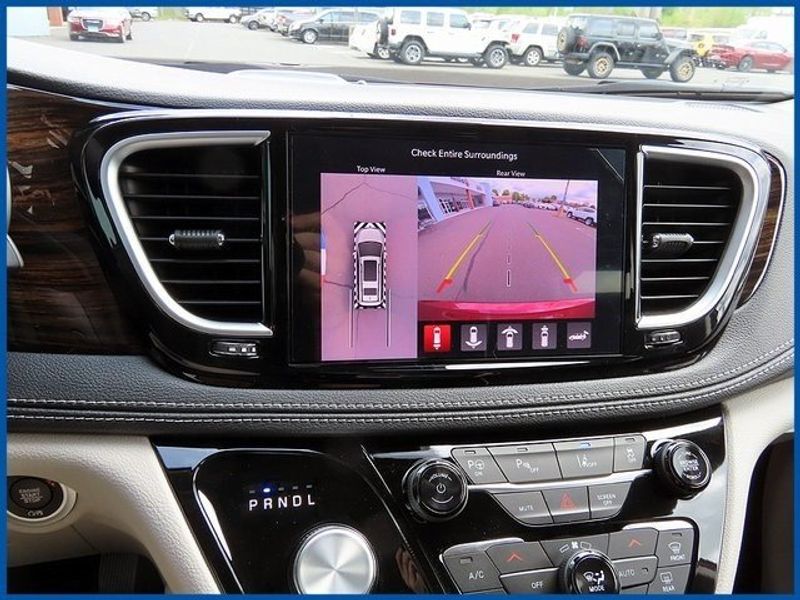 2023 Chrysler Pacifica Hybrid LimitedImage 22