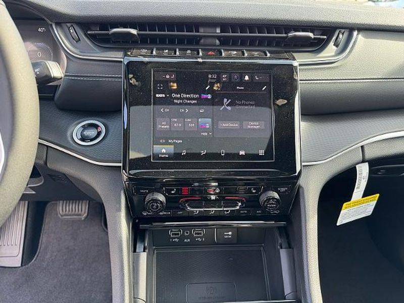 New 2025 Jeep Grand Cherokee Altitude X 4x4Image 6