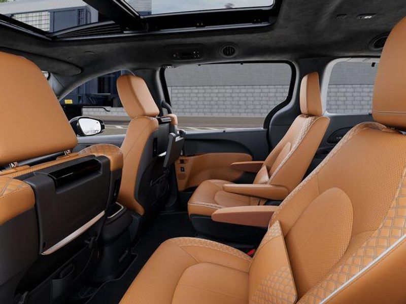 New 2026 Chrysler Pacifica Pinnacle AwdImage 23