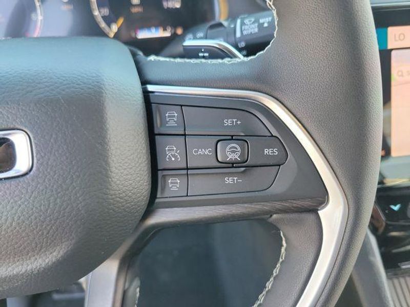 New 2026 Jeep Grand Cherokee Laredo Altitude 4x4