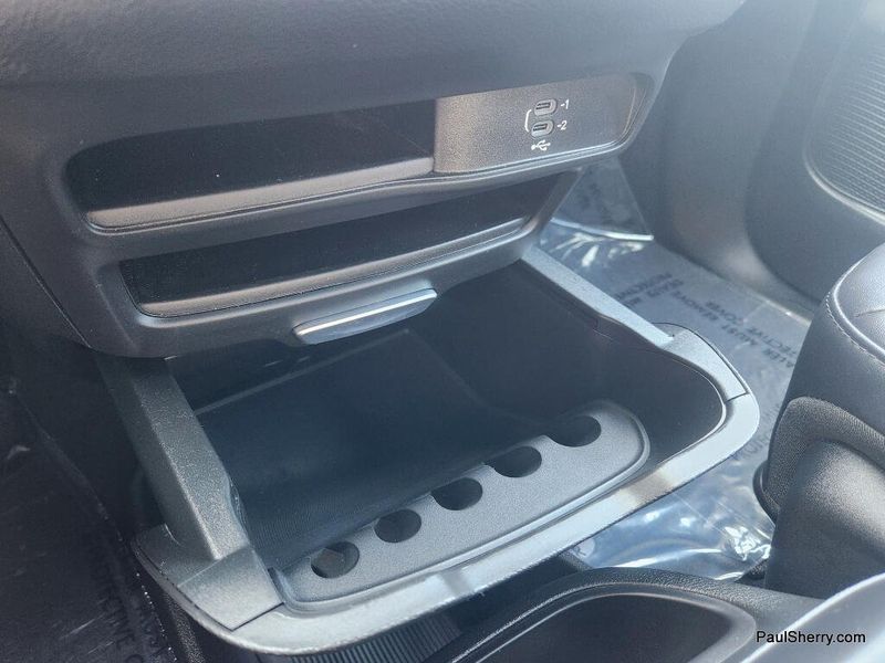 Used 2026 Chrysler Pacifica Select