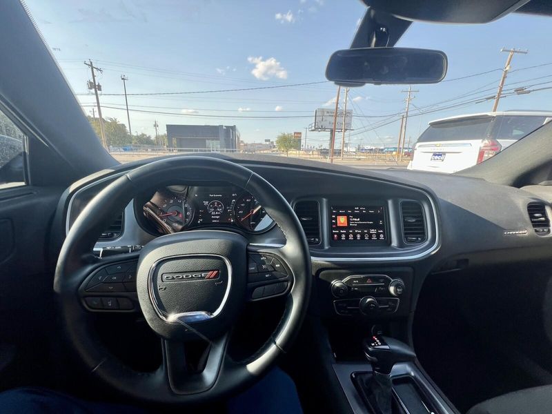 2020 Dodge Charger SXT photo 9