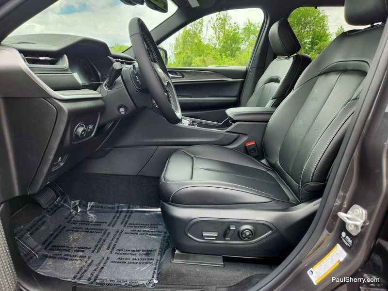 2025 Jeep Grand Cherokee L Limited 4x4Image 24