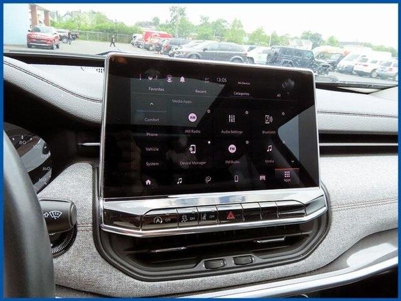 2022 Jeep Compass Latitude LuxImage 17
