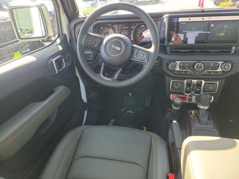 New 2026 Jeep Gladiator Mojave 4x4