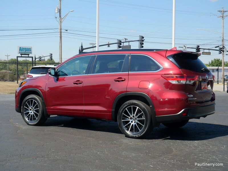 2017 Toyota Highlander SE photo 7