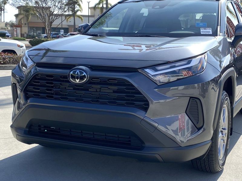2025 Toyota RAV4 Image 7