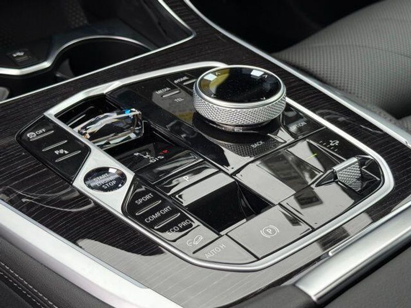 New 2026 BMW X7 xDrive40iImage 24