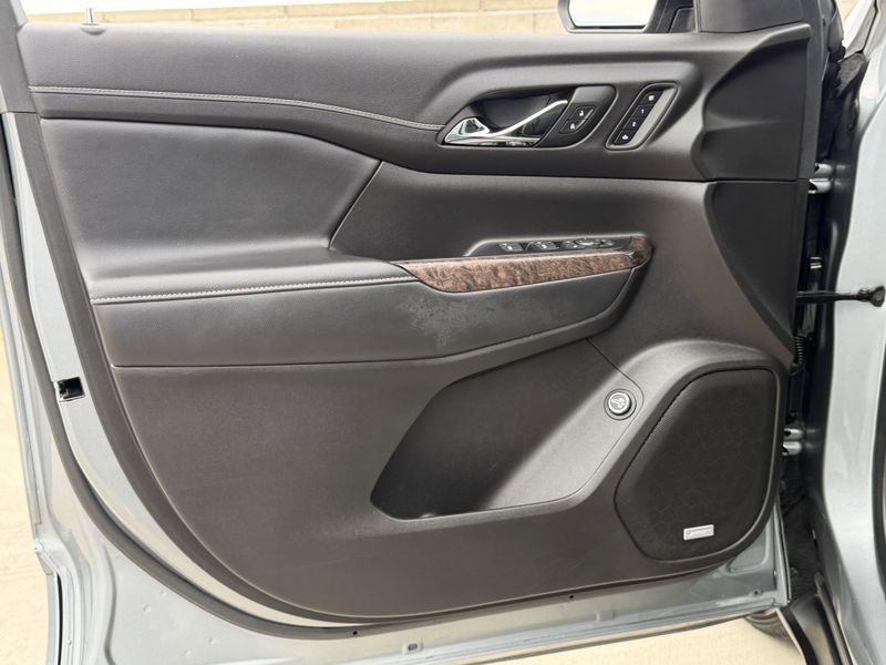 Used 2023 GMC Acadia DenaliImage 16