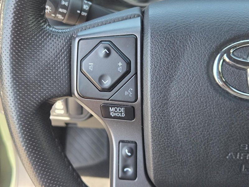 Used 2022 Toyota Tacoma 2WD TRD Off Road Double Cab 5' Bed V6 AT (Natl)