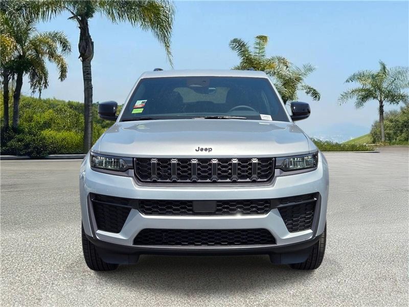 New 2026 Jeep Grand Cherokee Laredo Altitude 4x2