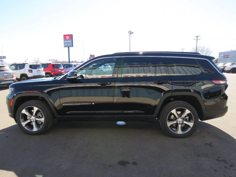 2025 Jeep Grand Cherokee L Limited 4x4Image 5