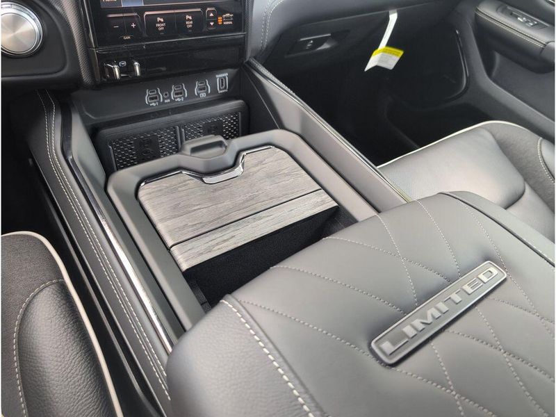 2025 RAM 1500 Limited Crew Cab 4x4 5