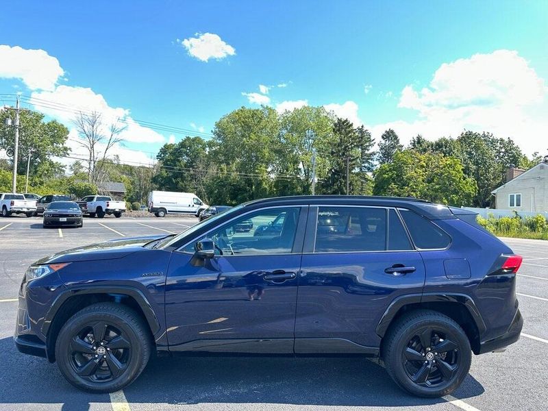 2021 Toyota RAV4 XSE photo 2