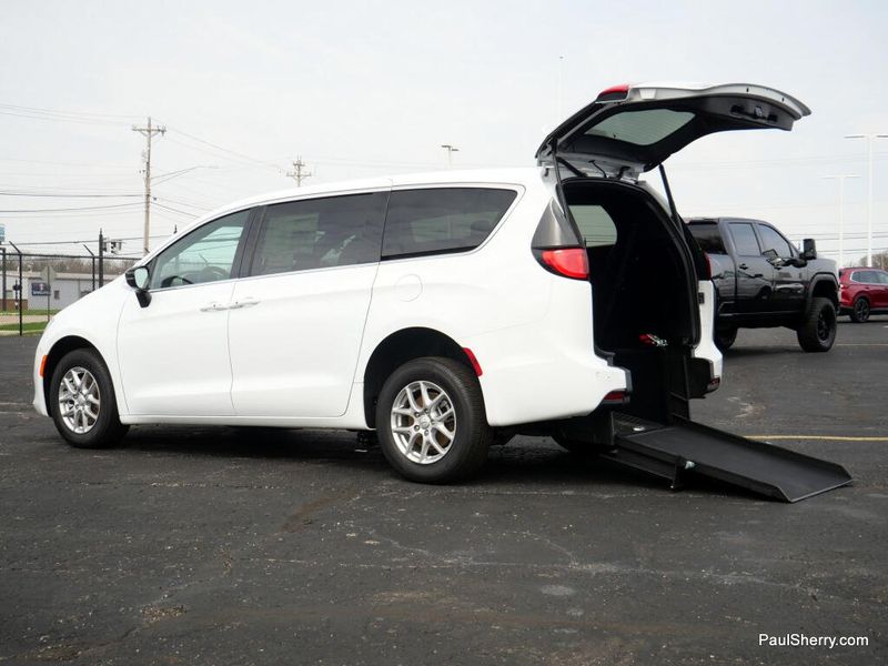 New 2026 Chrysler Voyager Lx