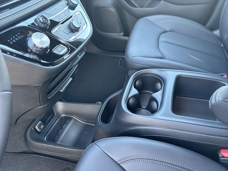 New 2026 Chrysler Pacifica SelectImage 32