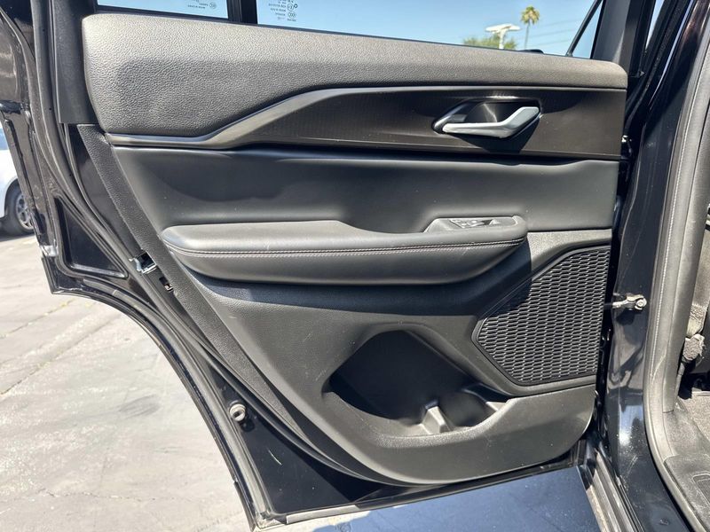 Used 2023 Jeep Grand Cherokee Altitude 4x4