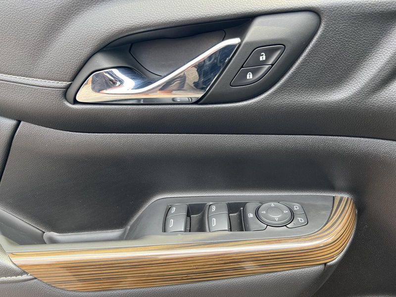 Used 2023 GMC Acadia SLE