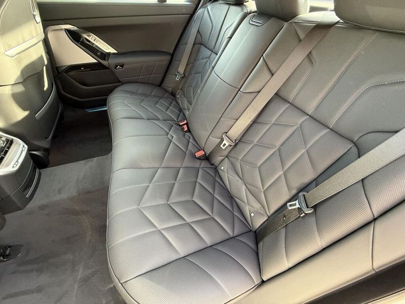2025 BMW 7 Series 760i xDriveImage 28