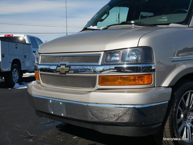 2019 Chevrolet Express 2500 Image 17