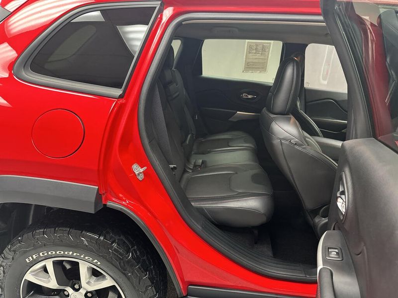 Used 2018 Jeep Cherokee TrailhawkImage 21