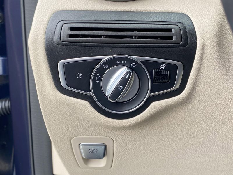 Used 2022 Mercedes-Benz GLC 300Image 25