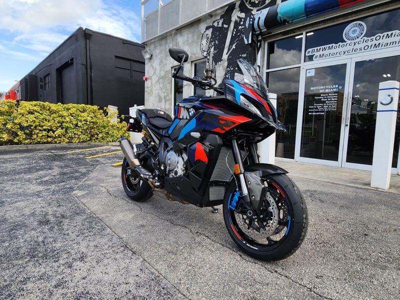 2025 BMW M 1000 XRImage 9