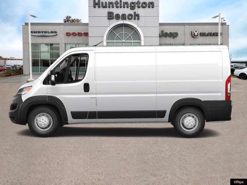 2024 RAM ProMaster 2500 Low Roof 136 WBImage 3