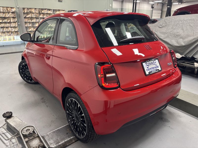 2024 Fiat 500e Inspi(red)Image 9