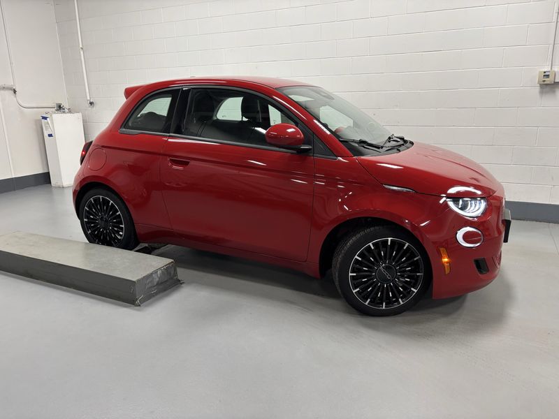 New 2024 Fiat 500e Inspi(red)Image 7