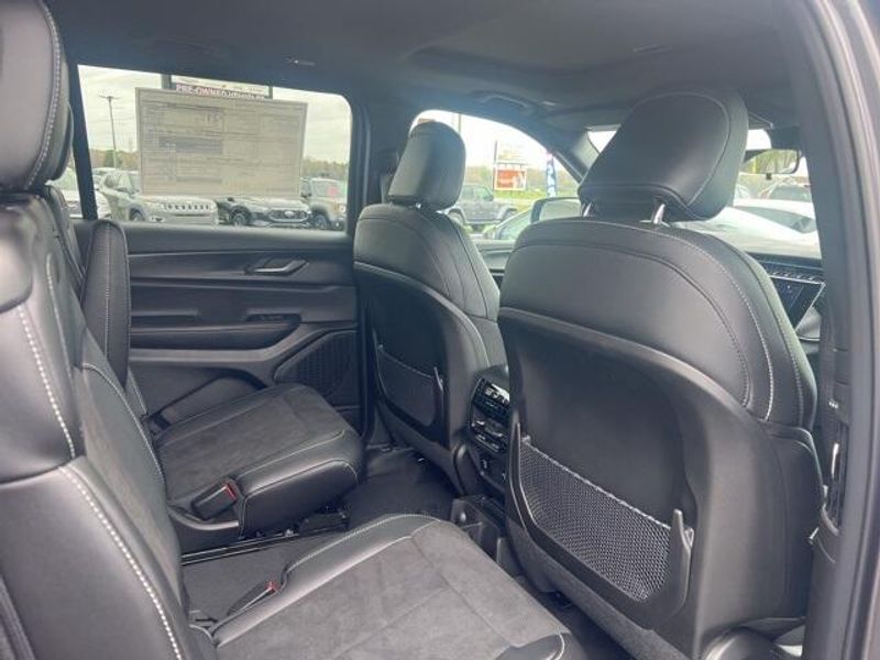 2025 Jeep Grand Cherokee L Altitude X 4x4Image 24