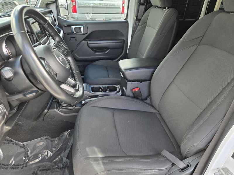 Used 2022 Jeep Wrangler Unlimited Sport Altitude 4x4