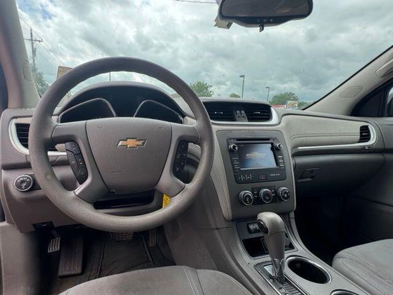 Used 2015 Chevrolet Traverse LSImage 9