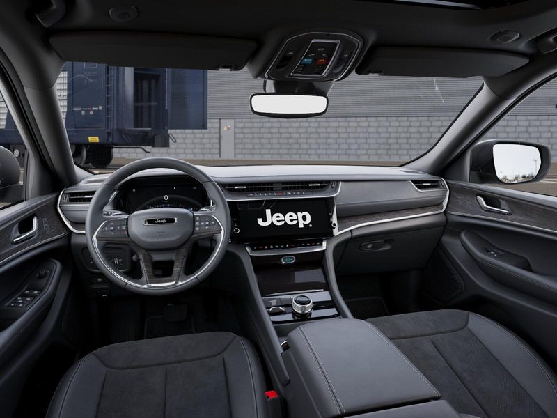 New 2026 Jeep Grand Cherokee Laredo Altitude 4x4