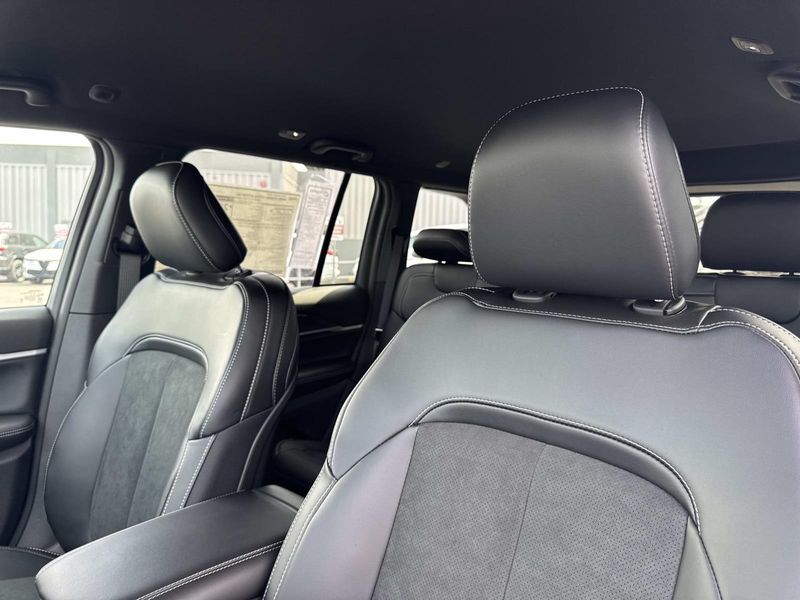 New 2026 Jeep Grand Cherokee Laredo Altitude 4x4
