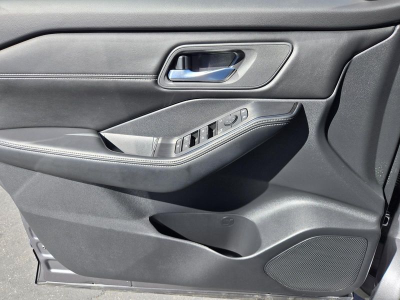 Used 2024 Nissan Rogue FWD SV