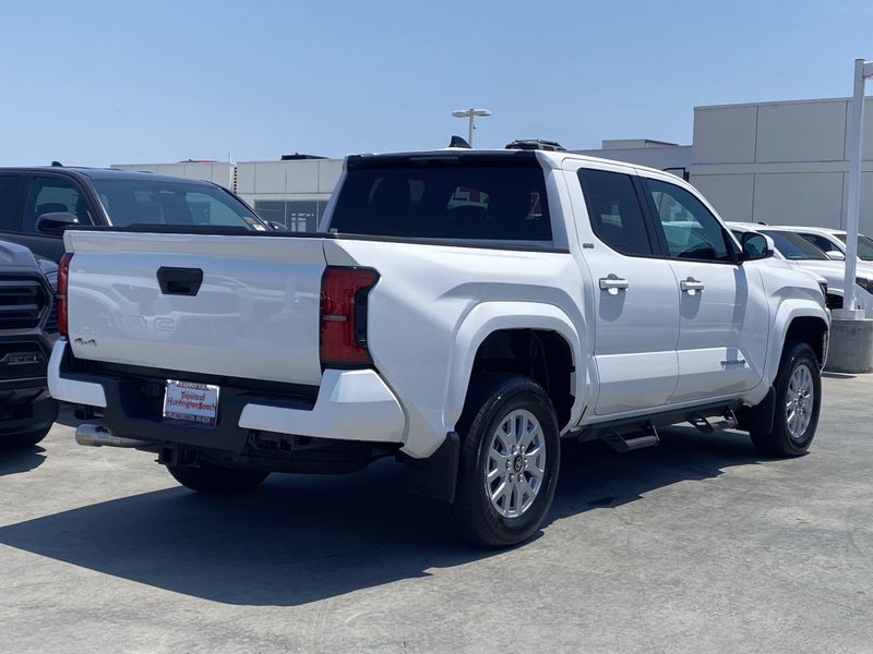 Used 2025 Toyota Tacoma SR5Image 3