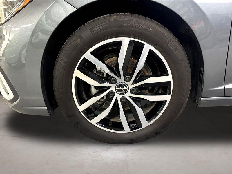 Used 2025 Volkswagen Jetta SE w/SunroofImage 37