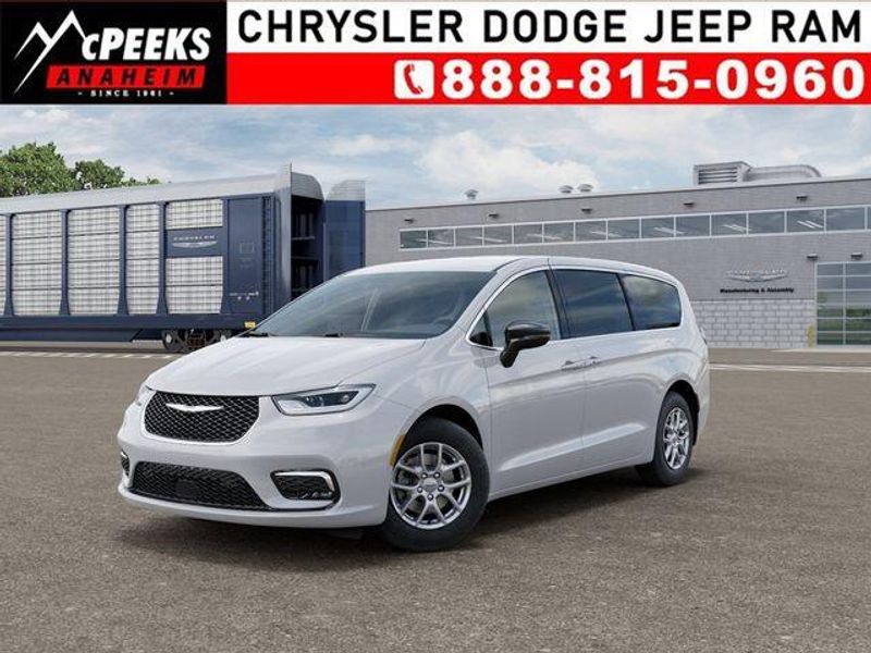 New 2026 Chrysler Pacifica SelectImage 1