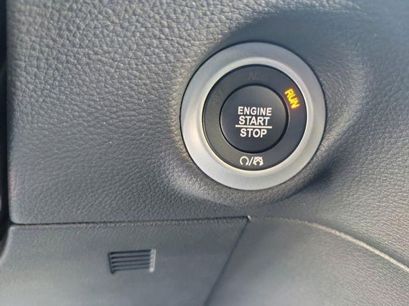 New 2023 Chrysler Pacifica Plug-in Hybrid Touring L