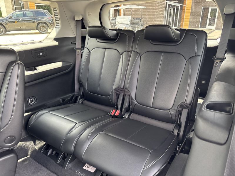 Used 2022 Jeep Grand Cherokee L LimitedImage 23