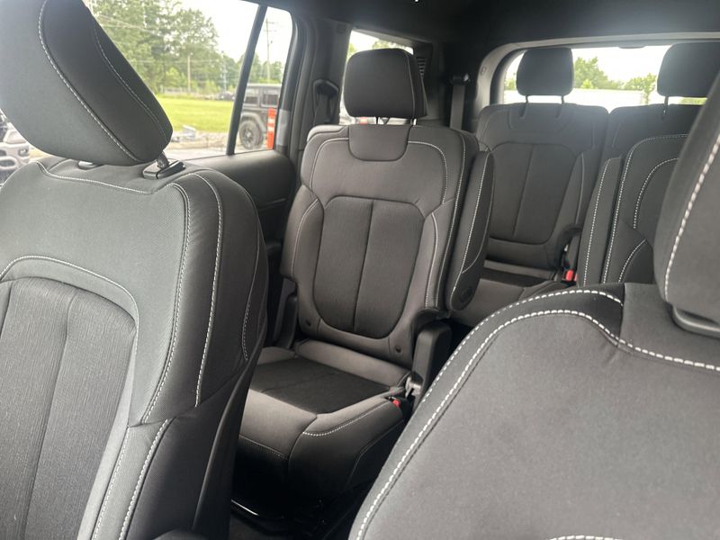 New 2025 Jeep Grand Cherokee L Laredo X 4x4Image 27