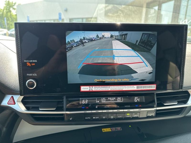 2025 Toyota Sienna XLEImage 32
